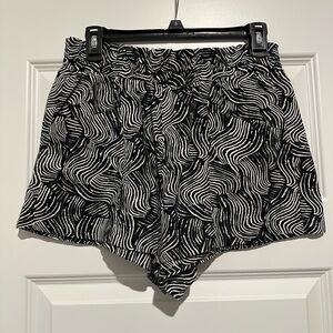 a new day Black and White Shorts Small